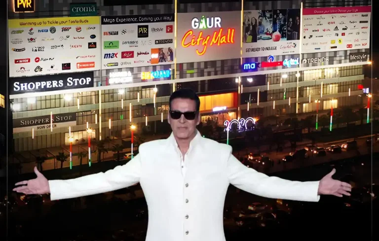 Akshay Kumar Gaur City Mall visit